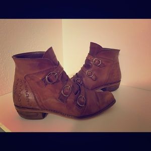 * Last call* Vintage leather booties